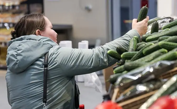 Стало понятно, почему огурец продается по 1000 рублей за килограмм