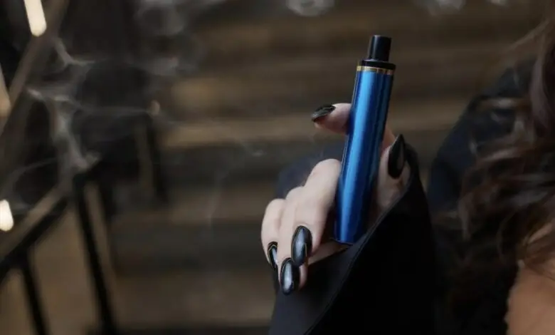 Миллиарды под угрозой: в Петербурге могут закрыть легальный рынок вейпов