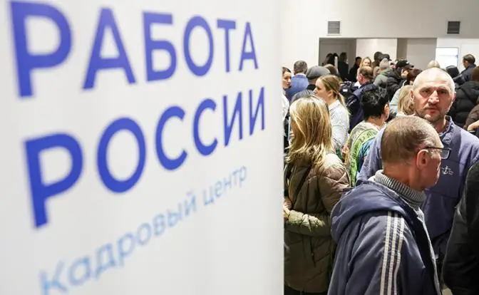 Минтруд против Медведева: Коллапс на рынке труде есть, но его нет