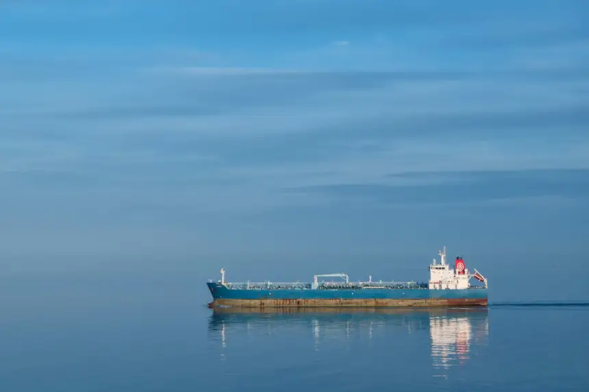 Три месяца до коллапса: ЕС ввел полный запрет на морские перевозки нефти РФ