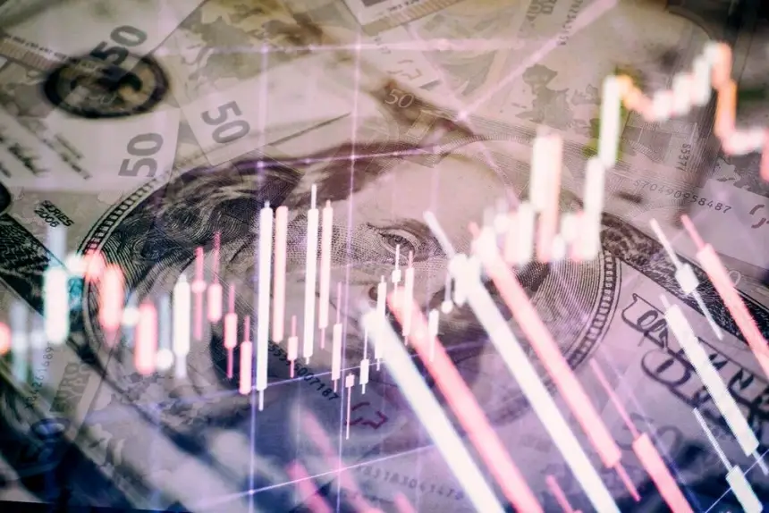 Зачем США ослабляют доллар