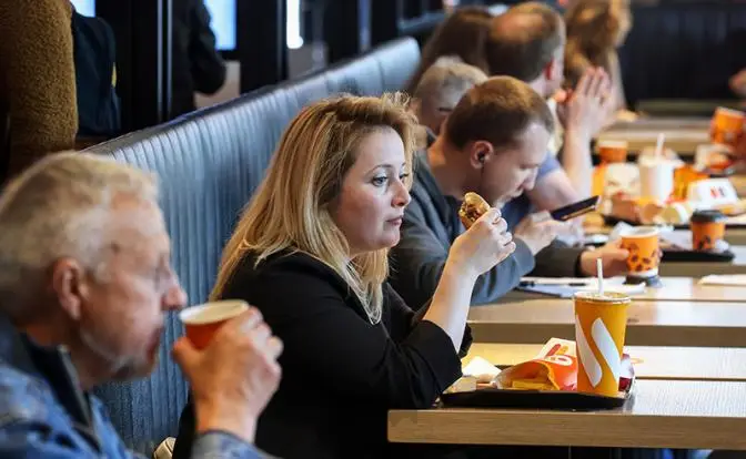 Ушли — и точка. «МакДоналдсу» фактически закрыто возвращение в Россию