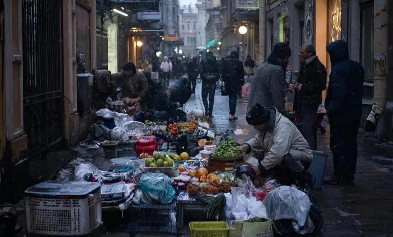 Штрафы вместо веника: в Петербурге расправятся с уличной торговлей