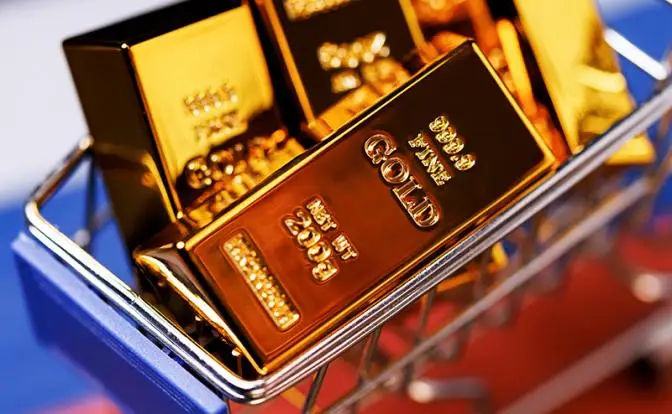 Что бы это значило: Россия продает золото из своих резервов тоннами