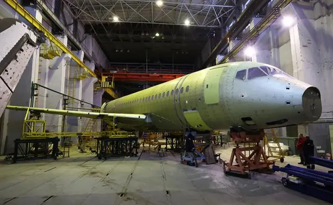 «Суперджет» улетел в Индию, а в РФ не могут поставить на крыло кукурузник