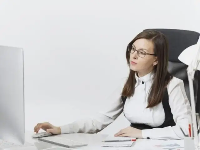 Продуктивность на нуле: в РФ подсчитали убытки от онлайна-шоппинга