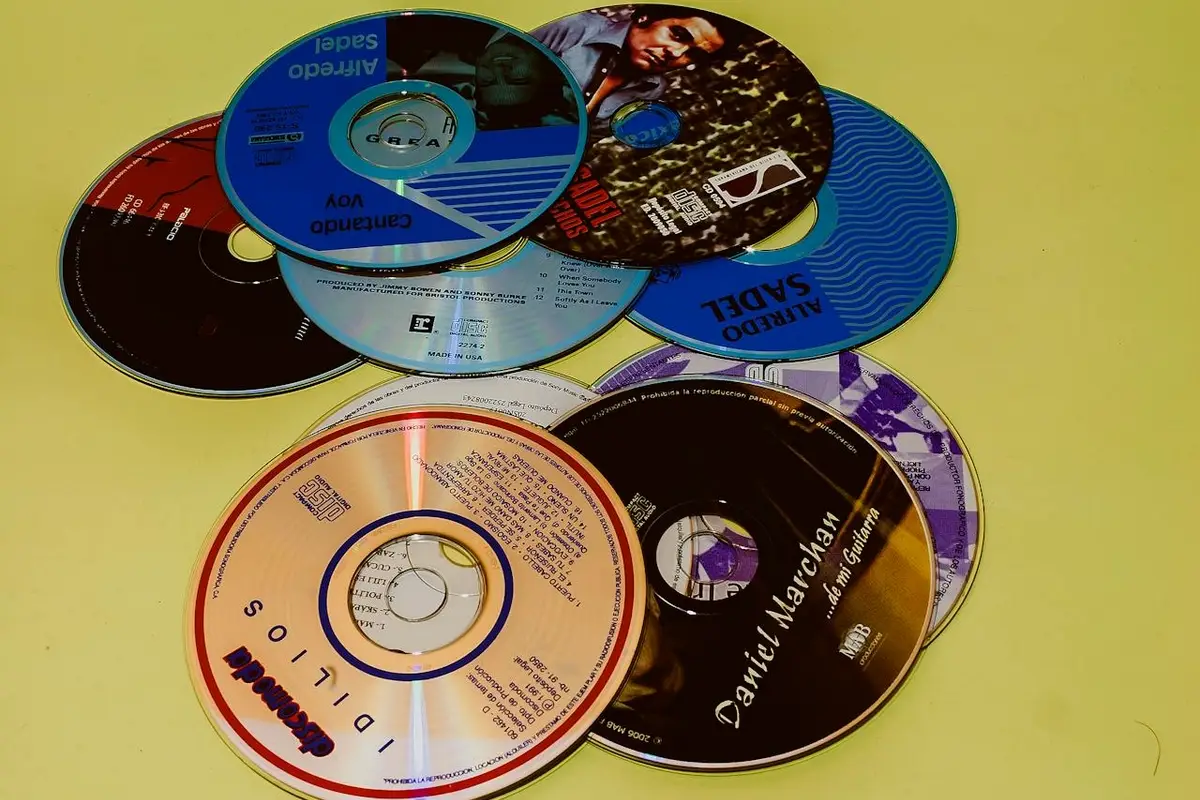 Прогресс наоборот: CD-диски и плееры – мегахит торговых сетей России