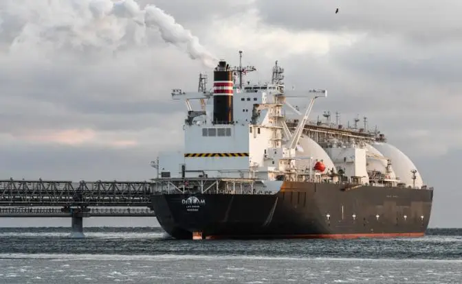 «Сколько можно кормить врагов?»: Путин думает о развороте русских газовозов