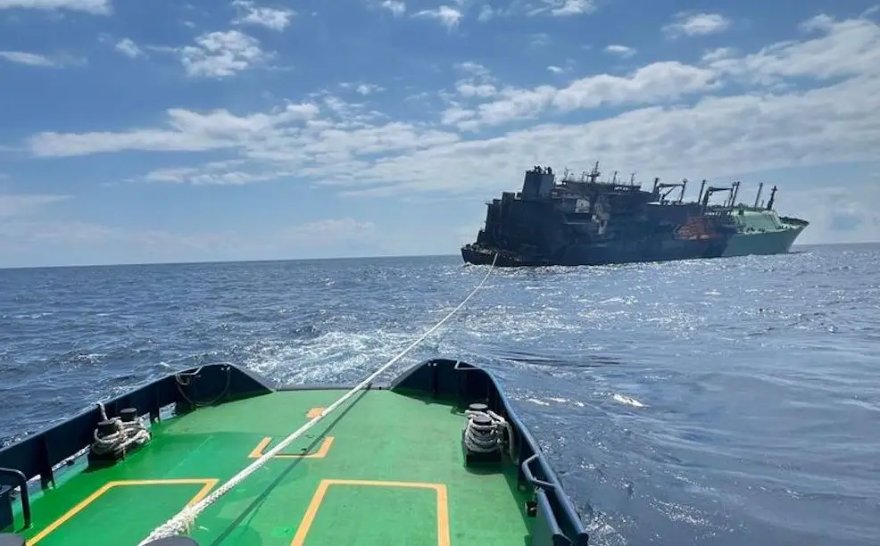 Взорванный российский газовоз взяли на тросы: дрейф завершен