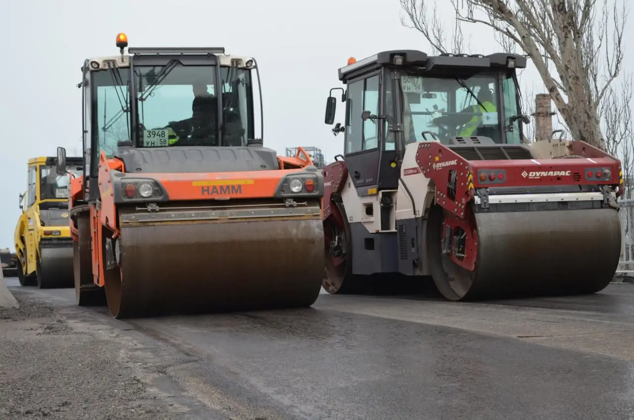 Новая Россия ремонтирует дороги, печёт вкусный хлеб, спасает новорождённых