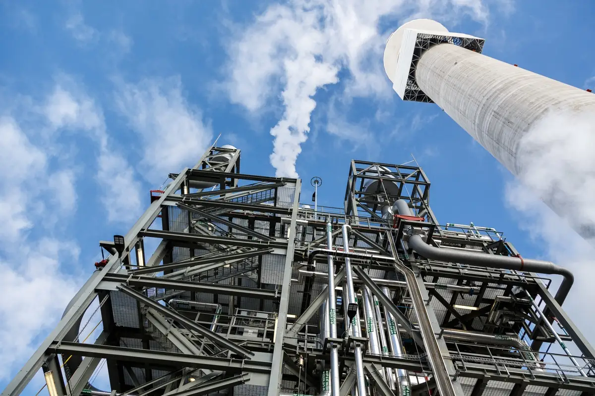 Вычерпывает запасы: Китай остался без дорогого СПГ