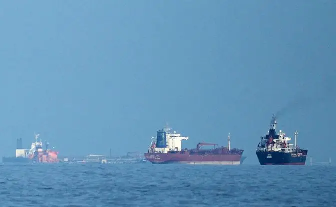 Новые правила Ормуза: Американец — стоять! Русский — проезжай!