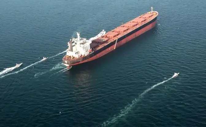 Ормузский пролив: 20 тысяч моряков из разных стран заблокированы в море