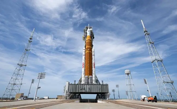 США запускают Artemis II к Луне, а мы — ракету «Байтерек» с болванкой