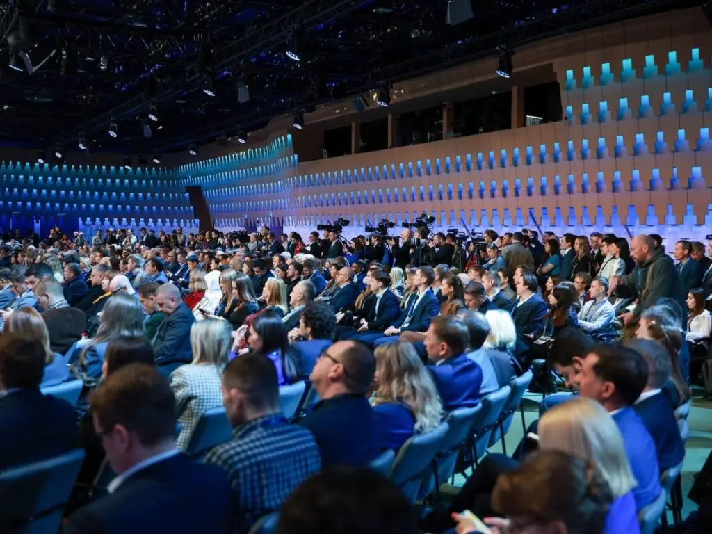 Россия в лунной гонке: участники форума раскрыли планы РФ на космос