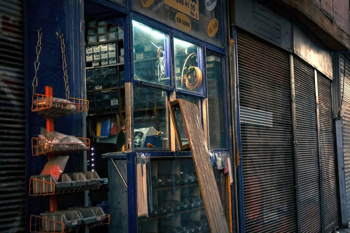 В РФ массово закрываются строительные магазины