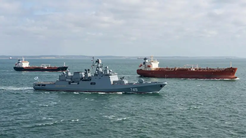 Пиратам из ЕС показали кукиш: российские танкеры взяли под военную охрану
