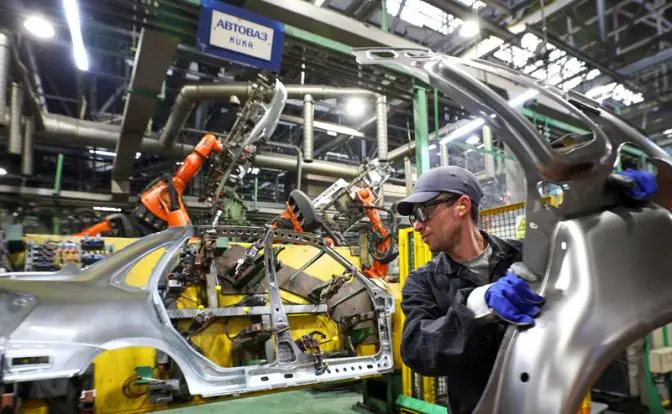 У «Лады» нелады с покупателями, АвтоВАЗ останавливает производство