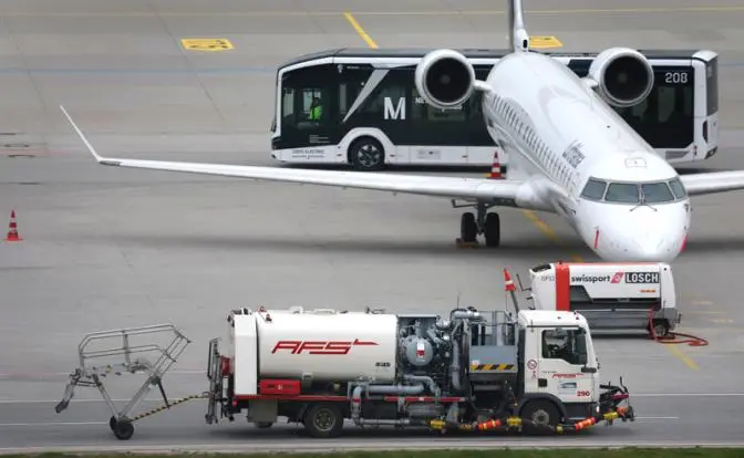 Евросоюз отменяет сотни рейсов из-за нехватки топлива