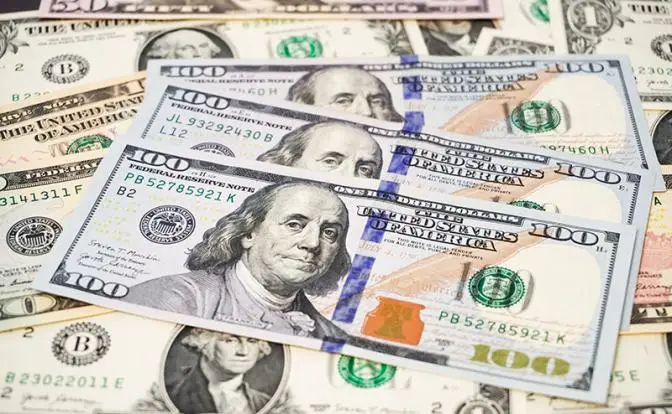 Миллиарды долларов продолжают уходить из страны окольными путями