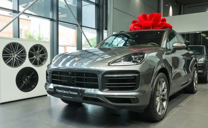 Российские владельцы Porsche и Rolls-Royce уходят в отрыв от реальности