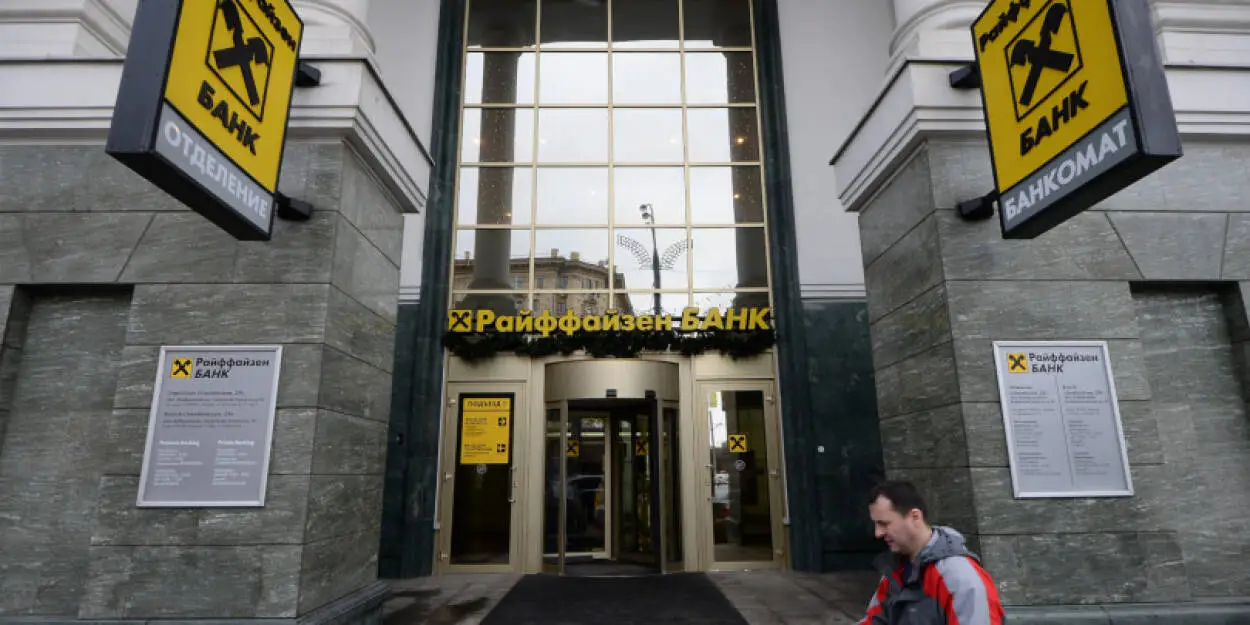 Глава Райффайзенбанка назвал попытки выхода из России «сизифовым трудом»