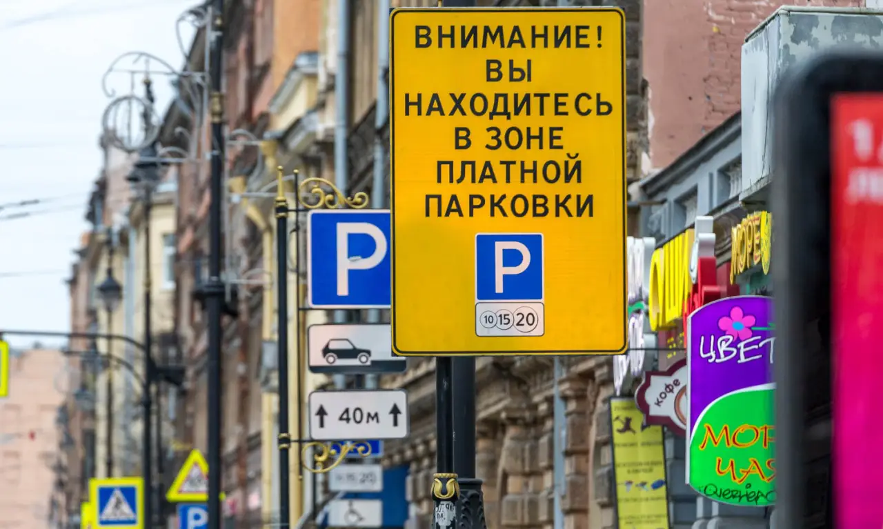 QR-ловушка для водителей: на парковки Петербурга вышли мошенники