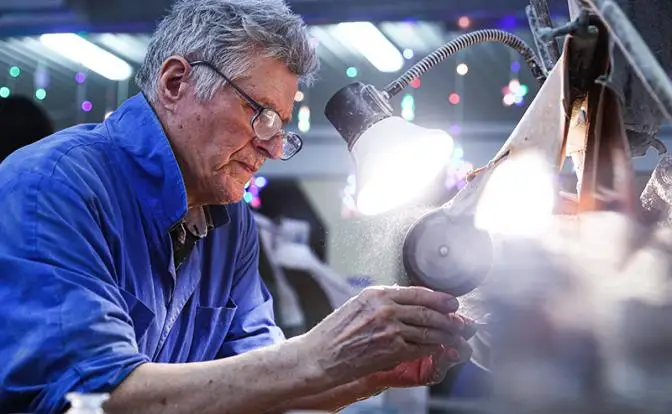 Работа до гроба в России навязывается как социальная норма