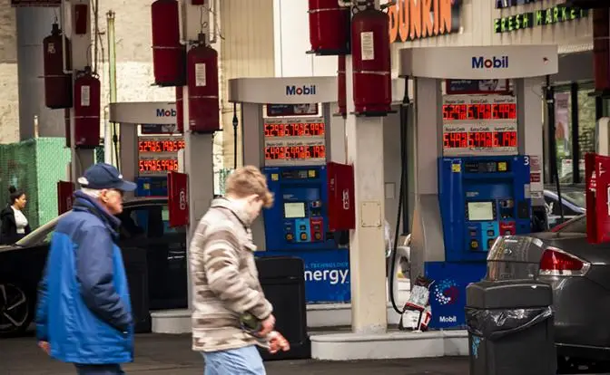 Трамп мечется, не зная, как снизить цены на американских заправках