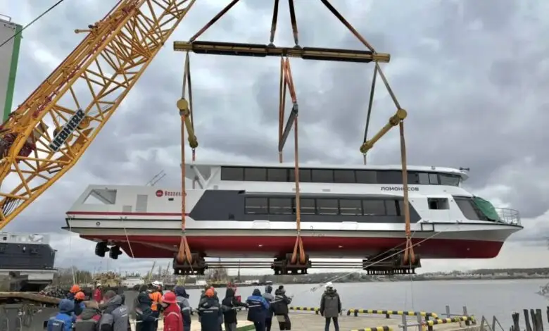 Новая эра речфлота: в Ленобласти спустили первое серийное электросудно