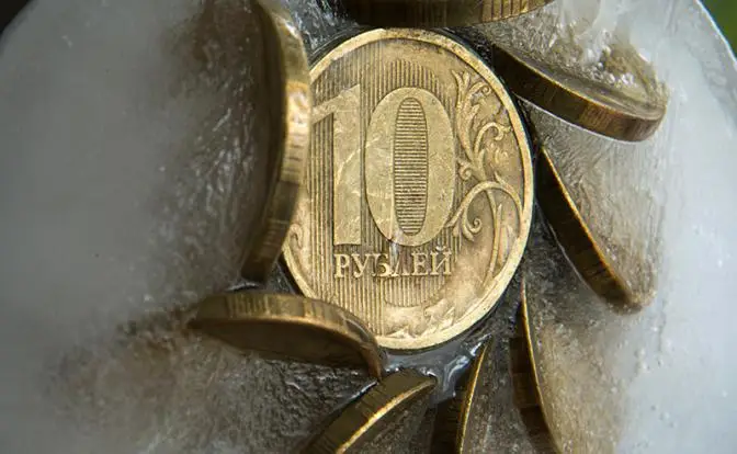 С блокировкой счетов надо что-то делать: КПРФ предложила свой вариант