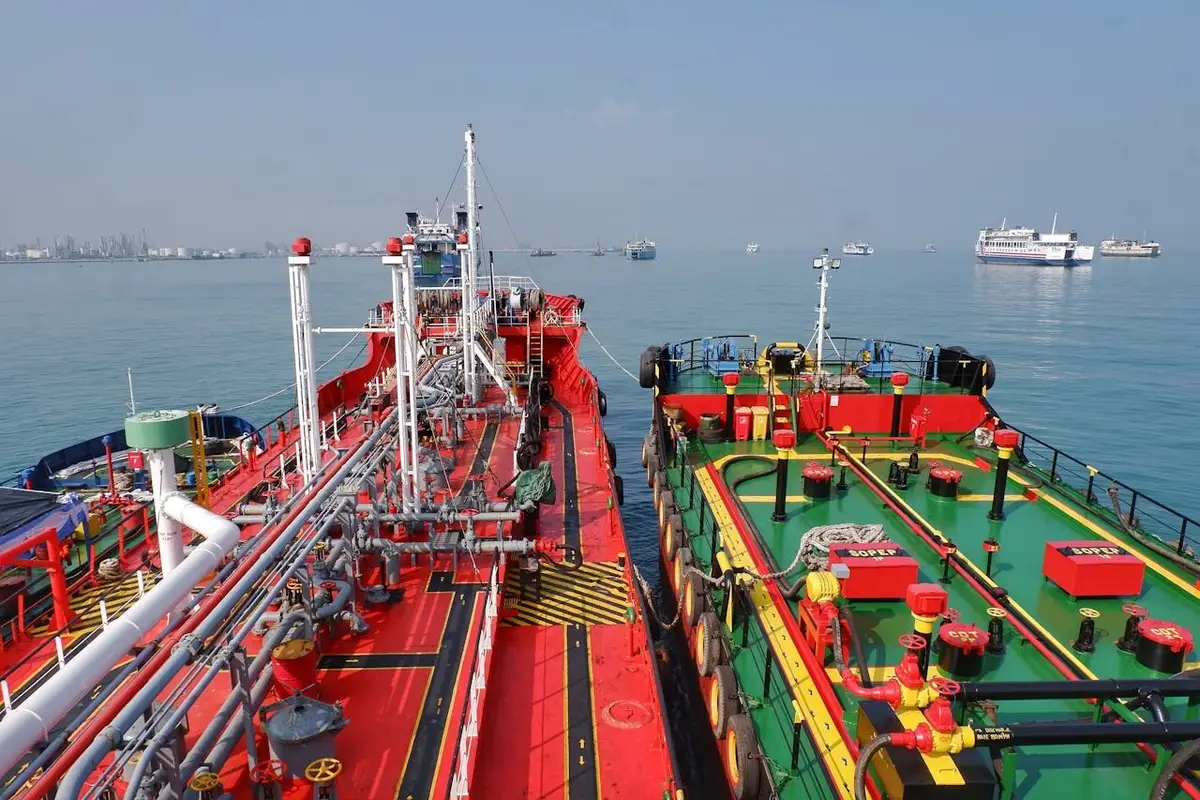 Ормуз достиг рекорда: суда пролетают залив десятками