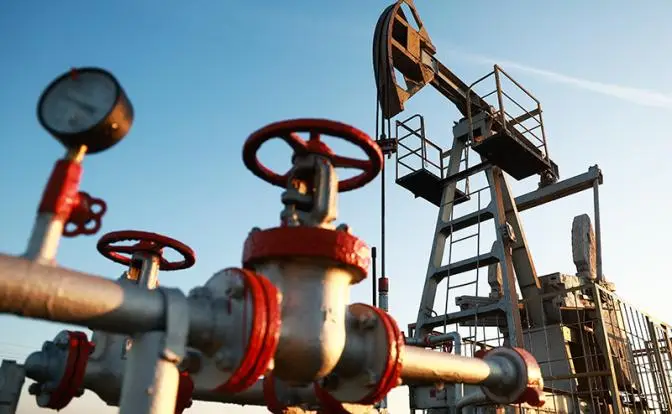 Погонятся ли за нефтью российские цены на бензин