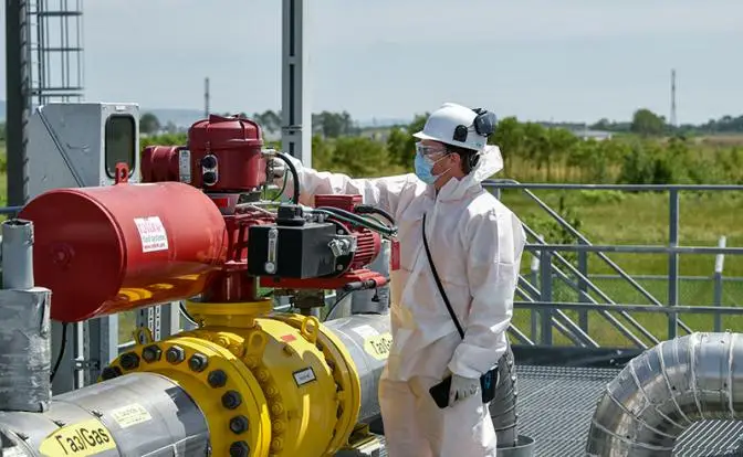 Япония, проклиная все на свете, тащит нефть из Казахстана. А Сахалин ближе