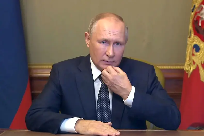Бензина у нас полно: Путин заверил, что Россия справится