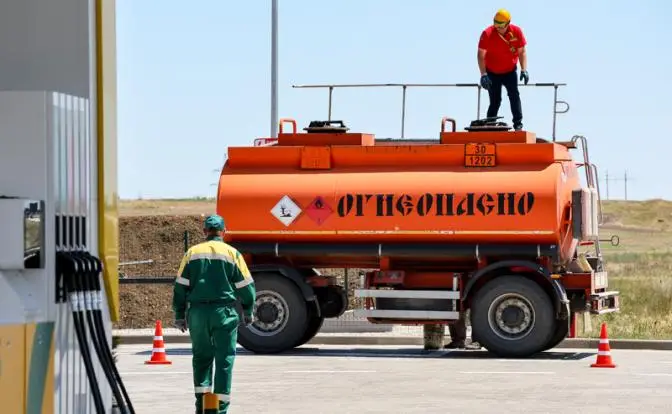 Белоруссия, Индия, Казахстан… Кто в очереди поставлять в Россию бензин?