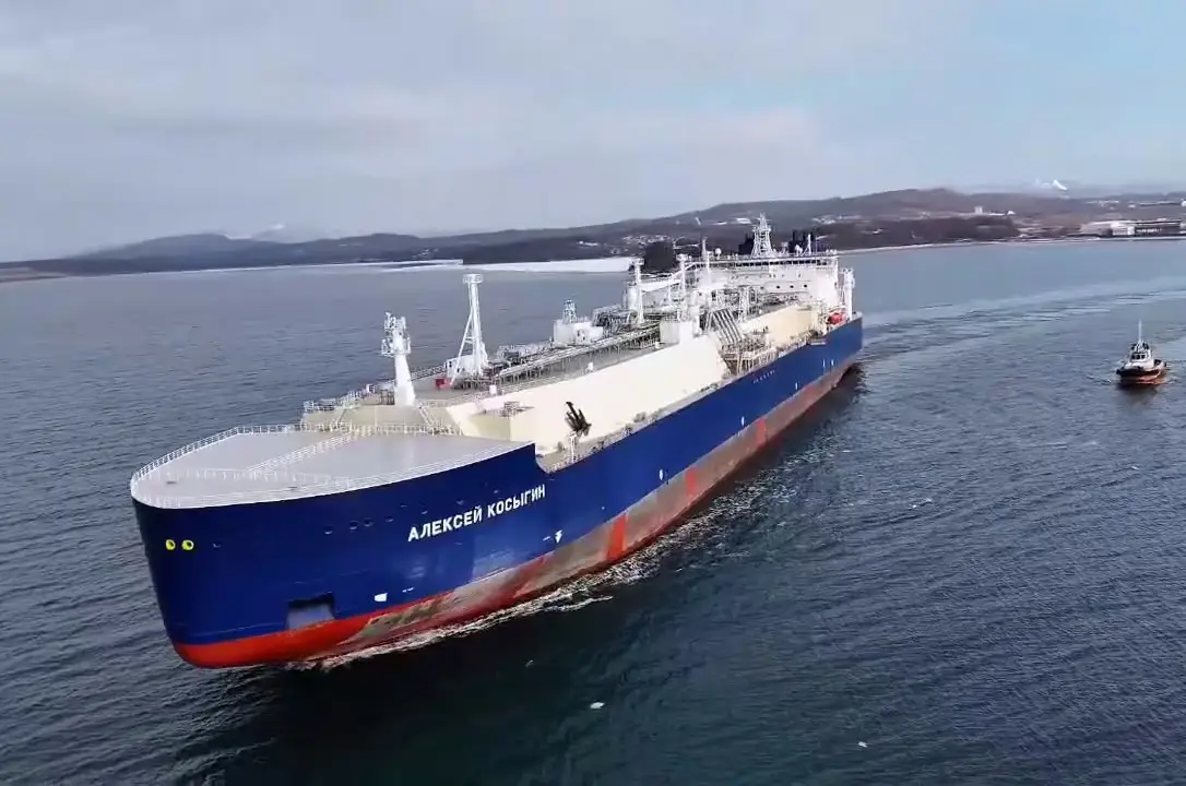 СПГ-ответ Трампу: Русский танкер против американского газа