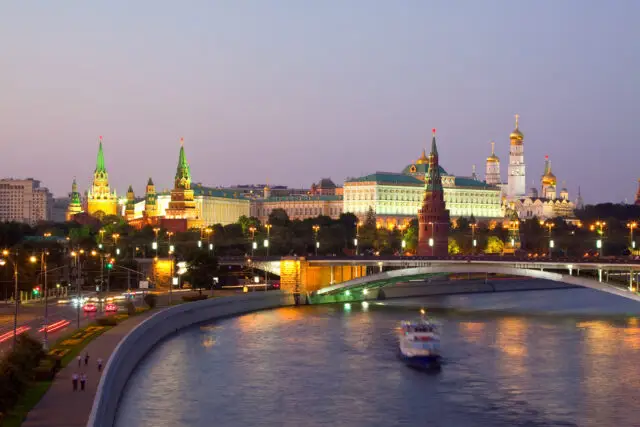 Ад для турбизнеса: иностранцы прекращают поездки в Россию