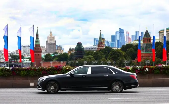«Россия богатеет ударными темпами»: Население пашет в поте лица