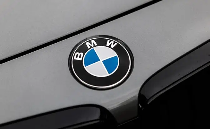 «Россия пиратствует!»: BMW ищет новые приключения на свою голову