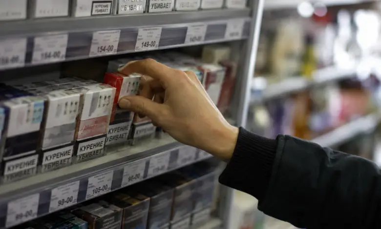 Удар по миллионам россиян: в РФ готовят новые ограничения на продажу табака