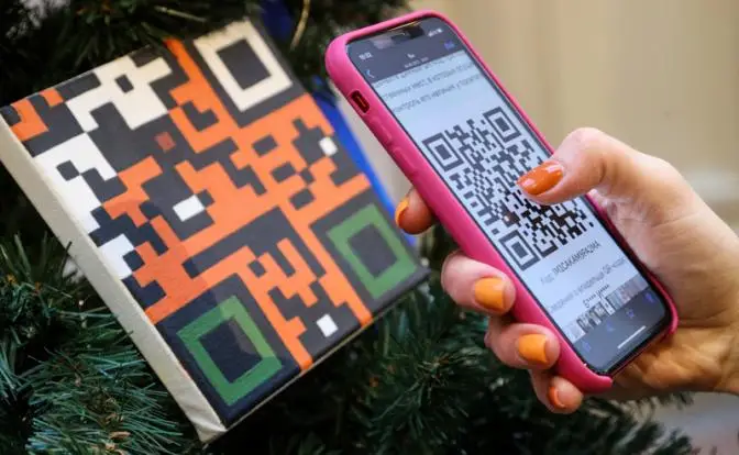 В магазин — по QR-коду. Секундочку, смотрим, нет ли здесь контрафакта