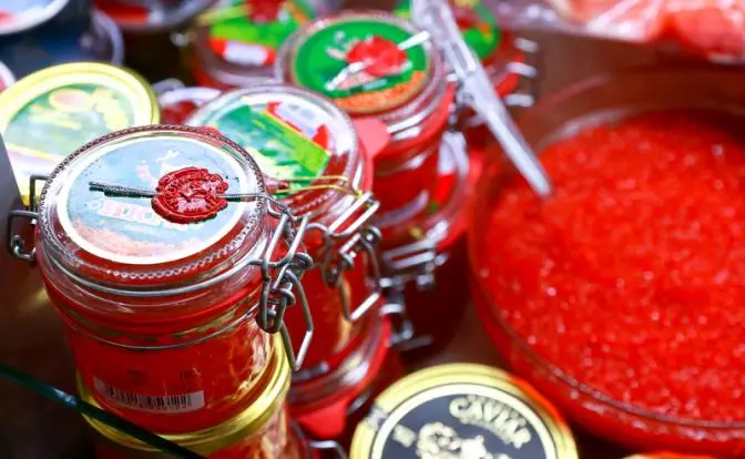 Ипотека на закуску и банка с красной икрой как средство сбережения