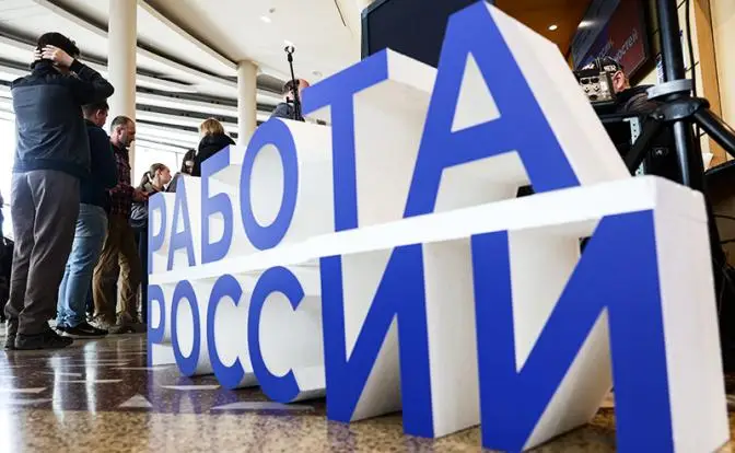 Власти гордятся низкой безработицей, а людей переводят на неполный рабочий