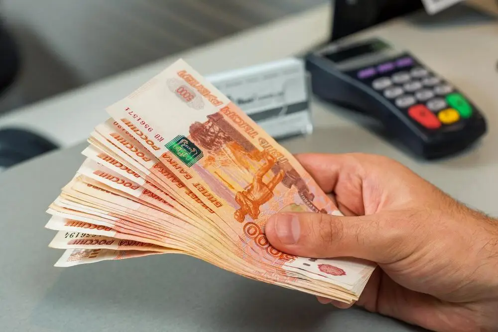 ФНС озвучила число россиян со скрытыми заработками